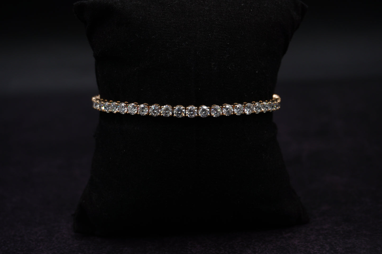 Lab-Grown Diamond Tennis Bracelet in Yellow Gold