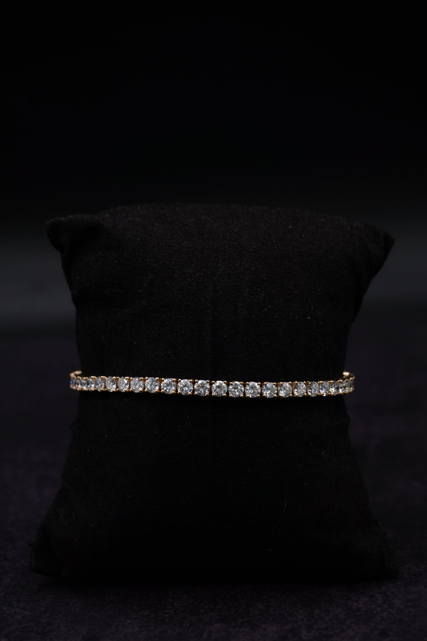 Round Shape Tennis Bracelet Yellow Gold