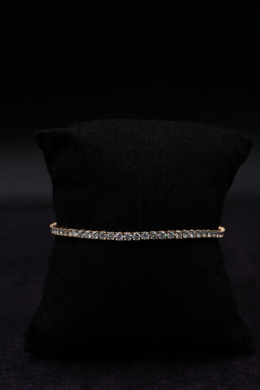 Round Shape Tennis Bracelet in Yellow Gold