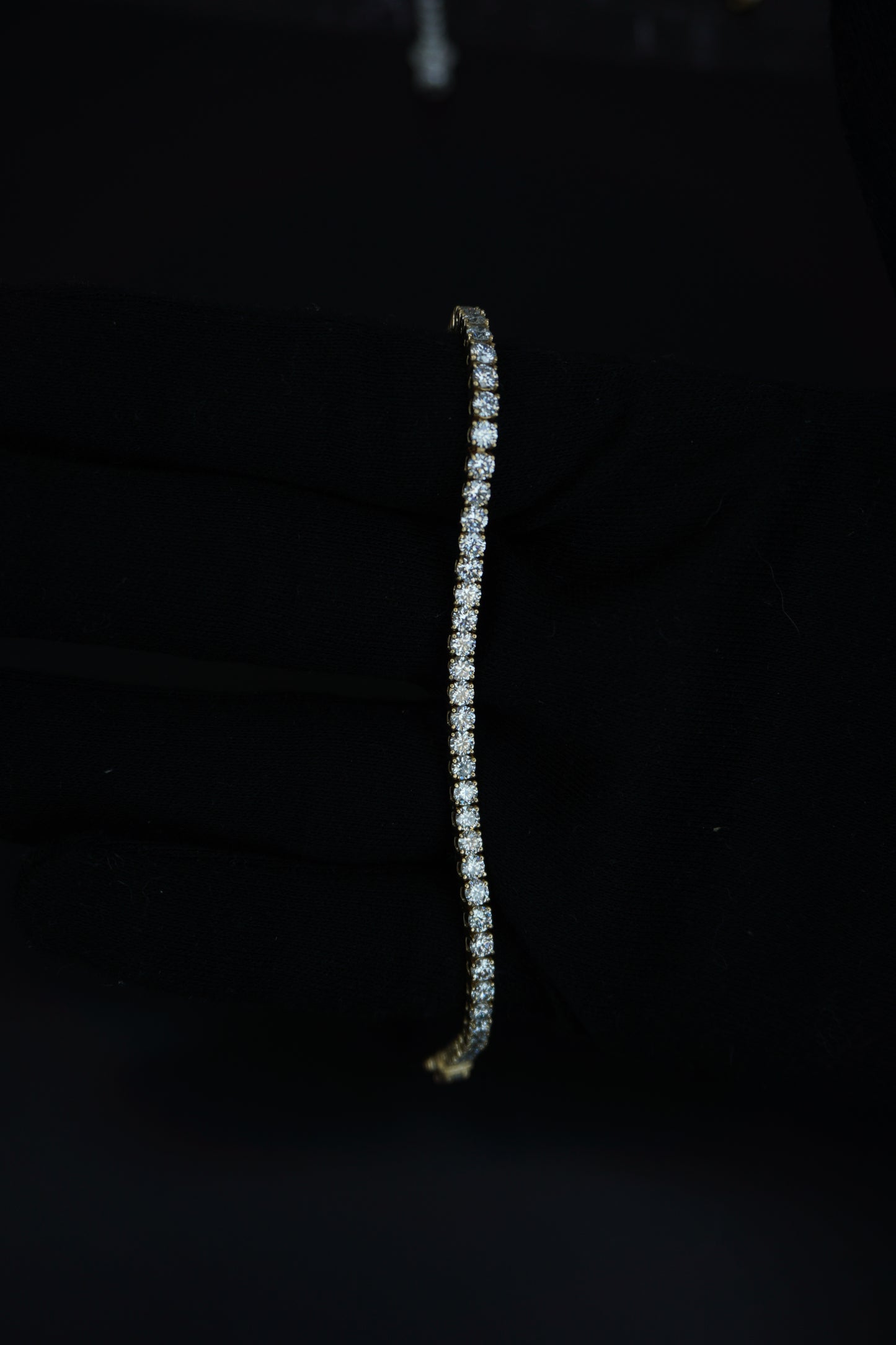 Round Shape Tennis Bracelet in Yellow Gold