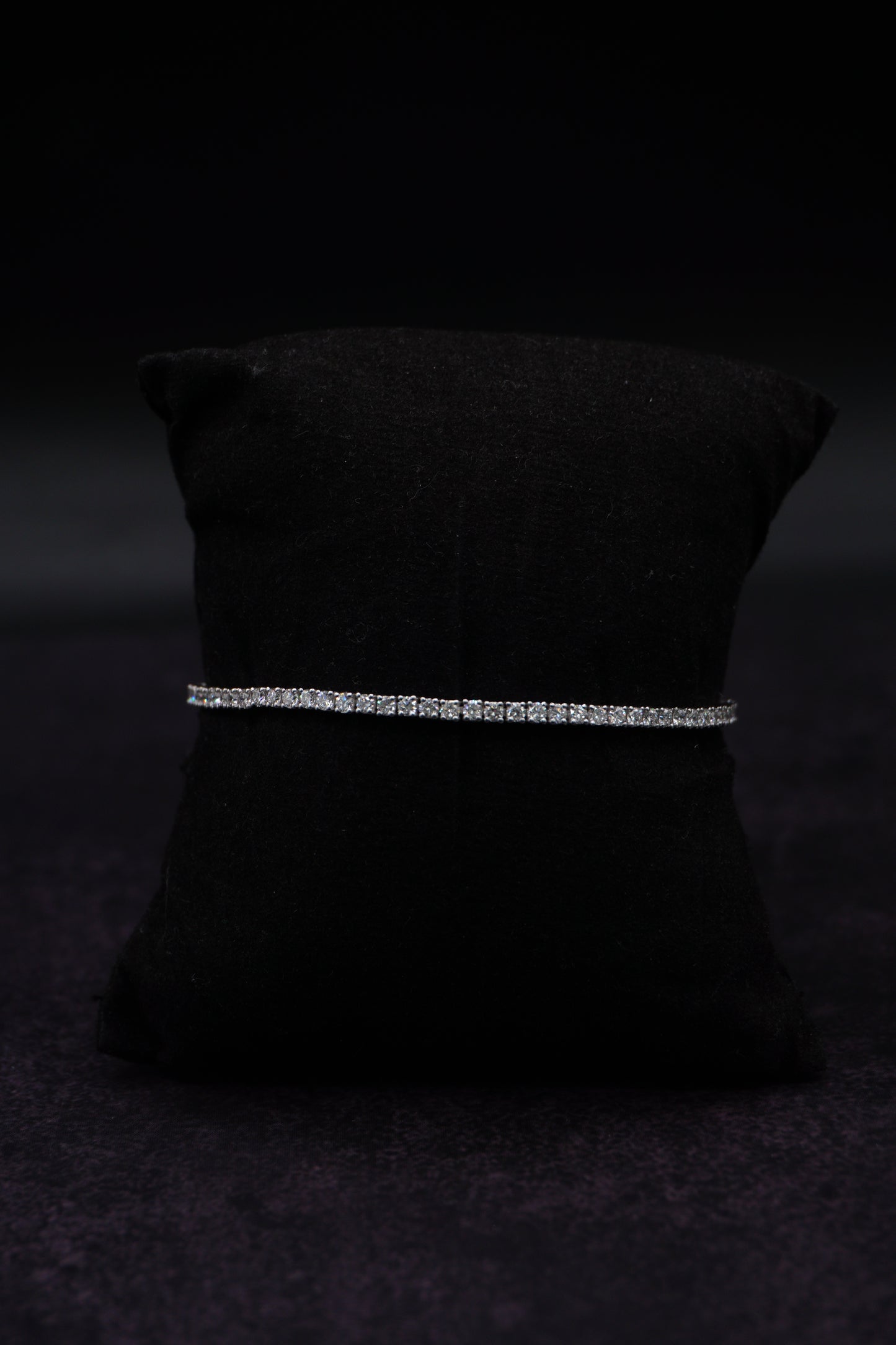 Round Shape Tennis Bracelet In White Gold